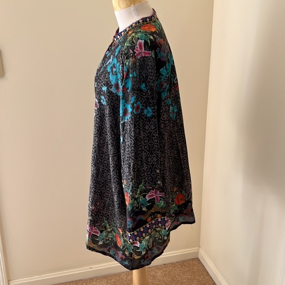 JOHNNY WAS Size XL black silk printed floral embroidered blouse - Picture 3 of 10